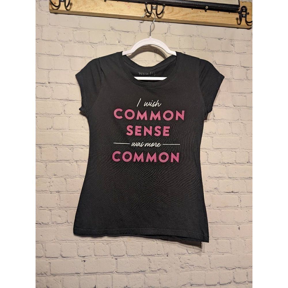Wound up common sense Tshirt juniors medium